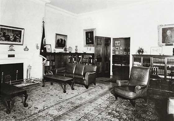 ترامب يبيت ليلته الاولى بالبيت الابيض في غرفة لينكولين المسكونة بالاشباح صورة رقم 3