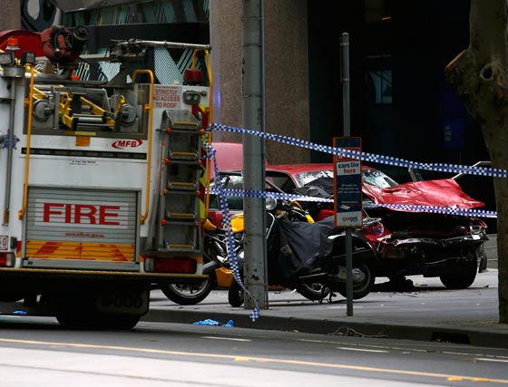 مقتل 3 اشخاص واصابة العشرات في حادث دهس متعمد في ملبورن.. فيديو صورة رقم 1