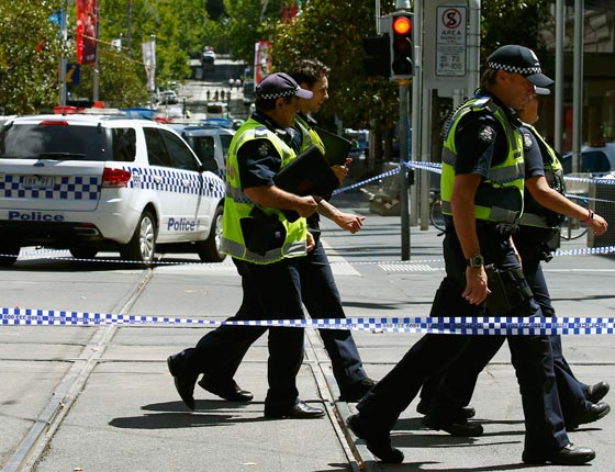 مقتل 3 اشخاص واصابة العشرات في حادث دهس متعمد في ملبورن.. فيديو صورة رقم 3