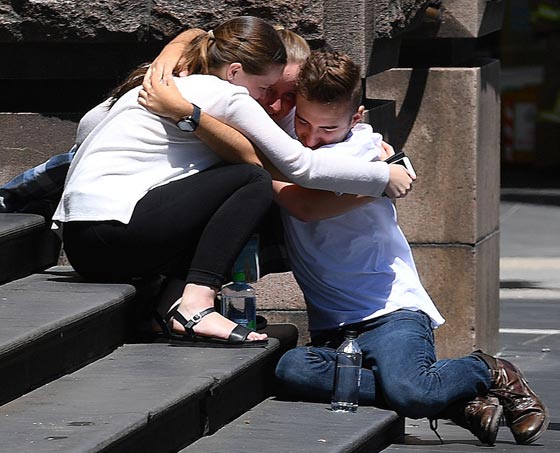 مقتل 3 اشخاص واصابة العشرات في حادث دهس متعمد في ملبورن.. فيديو صورة رقم 7