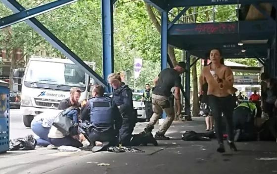 مقتل 3 اشخاص واصابة العشرات في حادث دهس متعمد في ملبورن.. فيديو صورة رقم 10