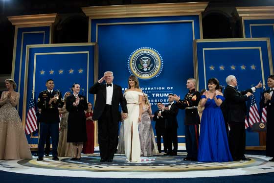 ترامب رئيس للمنقسمين.. بين مناصرين له ومحتجين في الشوارع صورة رقم 48