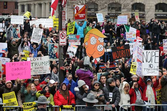 ترامب رئيس للمنقسمين.. بين مناصرين له ومحتجين في الشوارع صورة رقم 25