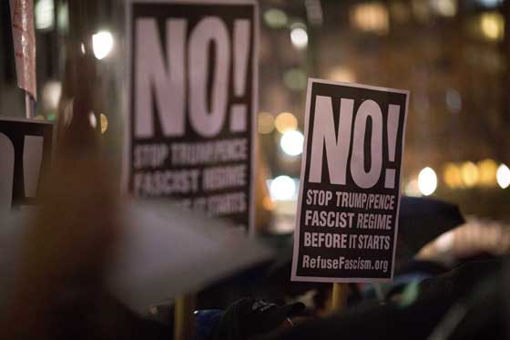 ترامب رئيس للمنقسمين.. بين مناصرين له ومحتجين في الشوارع صورة رقم 31