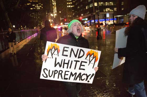 ترامب رئيس للمنقسمين.. بين مناصرين له ومحتجين في الشوارع صورة رقم 34