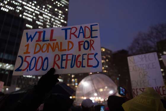 ترامب رئيس للمنقسمين.. بين مناصرين له ومحتجين في الشوارع صورة رقم 17