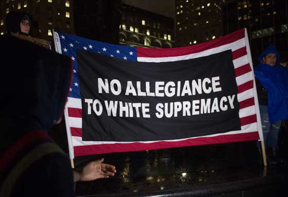 ترامب رئيس للمنقسمين.. بين مناصرين له ومحتجين في الشوارع صورة رقم 18