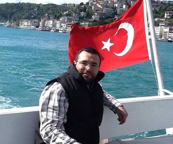 شرطي اسرائيلي يصدر مخالفة سير على الأقدام لصحفي فلسطيني!! صورة رقم 3