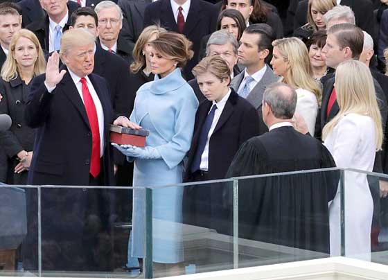 ترامب يتهم الاعلام بنشر صور مضللة لمراسم تنصيبه ويتوعد بالمحاسبة صورة رقم 7