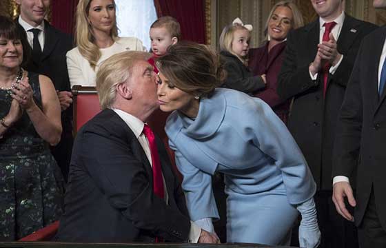 ميلانيا ترامب تستحضر جاكلين كينيدي بمعطف يحمل مسحة الستينيات صورة رقم 5