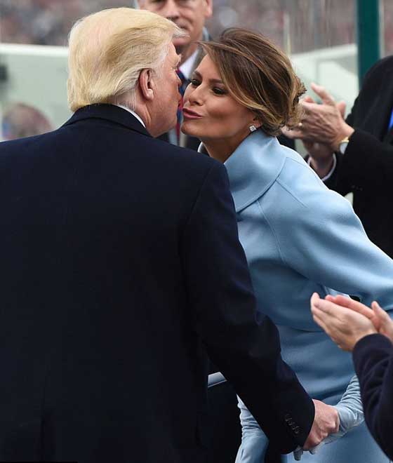 ميلانيا ترامب تستحضر جاكلين كينيدي بمعطف يحمل مسحة الستينيات صورة رقم 9