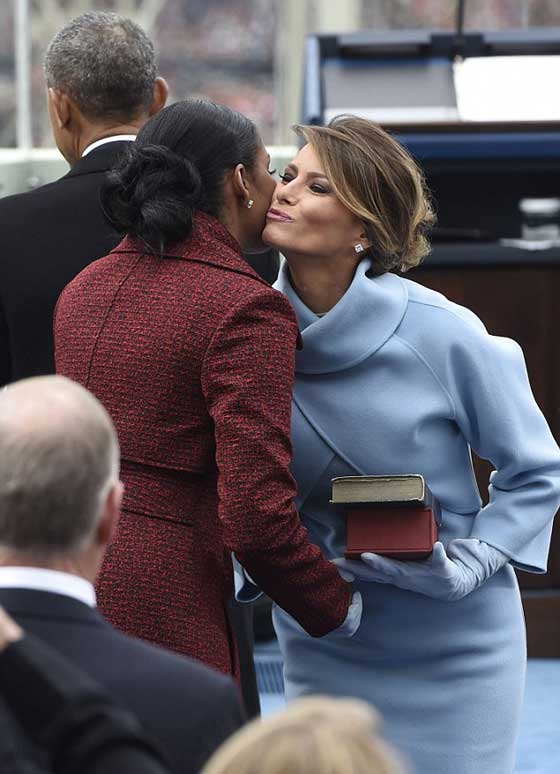 ميلانيا ترامب تستحضر جاكلين كينيدي بمعطف يحمل مسحة الستينيات صورة رقم 10