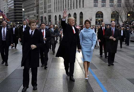 ميلانيا ترامب تستحضر جاكلين كينيدي بمعطف يحمل مسحة الستينيات صورة رقم 11