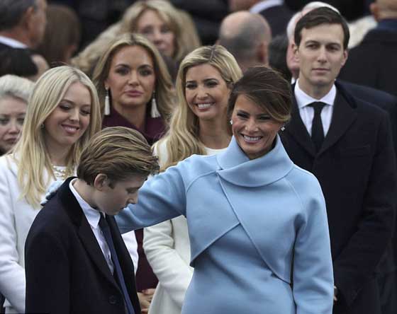 ميلانيا ترامب تستحضر جاكلين كينيدي بمعطف يحمل مسحة الستينيات صورة رقم 32