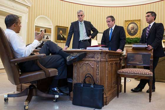 حقيبة سوداء ترافق الرئيس الامريكي في كل مكان.. اي سر تحمله بداخلها؟! صورة رقم 3