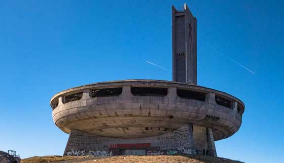  ما هي قصة الجسم الفضائي السوفيتي المهجور على قمة جبل في بلغاريا؟ صورة رقم 1