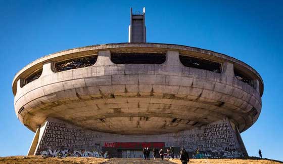  ما هي قصة الجسم الفضائي السوفيتي المهجور على قمة جبل في بلغاريا؟ صورة رقم 6