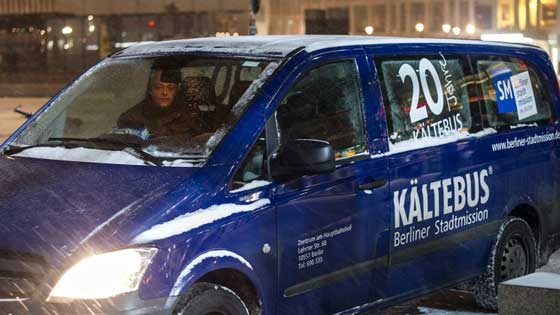 المانيا.. حافلات البرد تنقذ المشردين من الطقس البارد وتنقلهم إلى مراكز إيواء صورة رقم 6