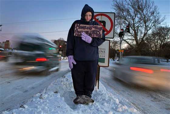 المانيا.. حافلات البرد تنقذ المشردين من الطقس البارد وتنقلهم إلى مراكز إيواء صورة رقم 21