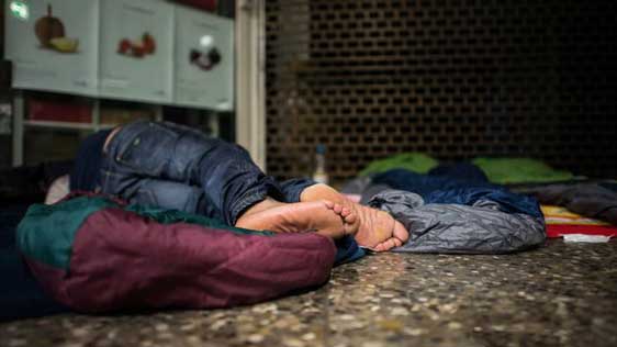 المانيا.. حافلات البرد تنقذ المشردين من الطقس البارد وتنقلهم إلى مراكز إيواء صورة رقم 4