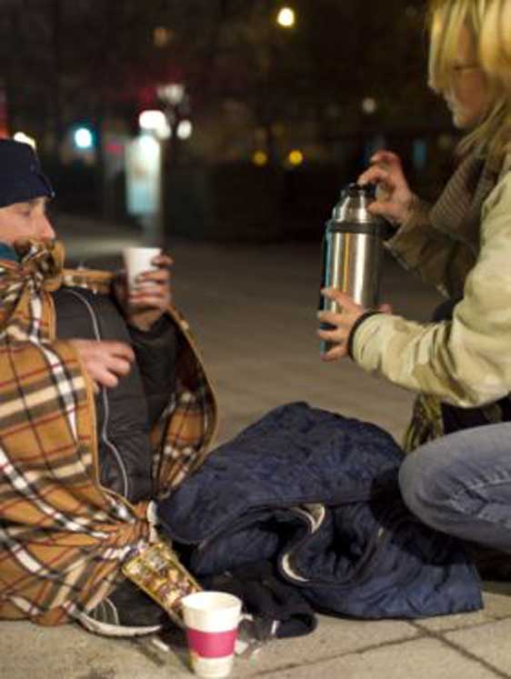 المانيا.. حافلات البرد تنقذ المشردين من الطقس البارد وتنقلهم إلى مراكز إيواء صورة رقم 3