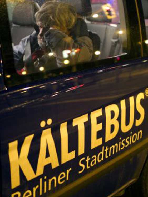 المانيا.. حافلات البرد تنقذ المشردين من الطقس البارد وتنقلهم إلى مراكز إيواء صورة رقم 12