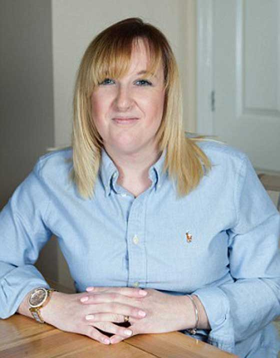 طفل متعثر الكلام ينقذ والدته التي سقطت ارضا وفقدت وعيها صورة رقم 4