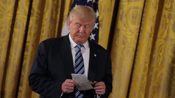 ترامب يتسلم الشيفرات النووية ويوقع قرارات بينها السفارة في القدس! صورة رقم 3