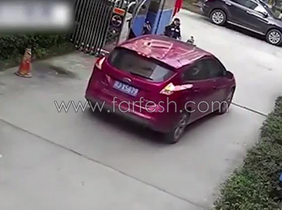 فيديو صادم.. نجاة طفل من الموت بأعجوبة بعد ان دهس مرتين صورة رقم 2