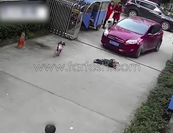 فيديو صادم.. نجاة طفل من الموت بأعجوبة بعد ان دهس مرتين صورة رقم 6