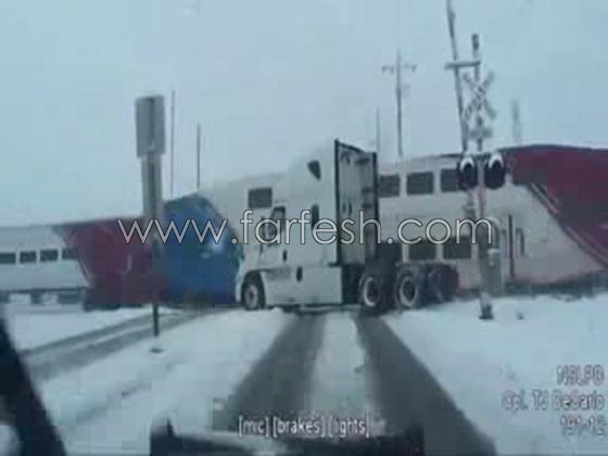 فيديو اصطدام قطار بشاحنة فقسمها إلى نصفين  صورة رقم 4