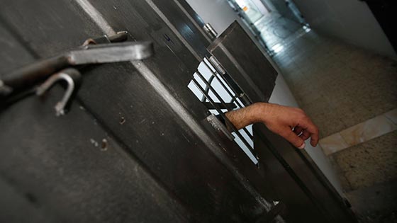 لأول مرة.. الكشف عن الأساليب الوحشيّة المعتمدة في غرف التحقيق الإسرائيلية  صورة رقم 2