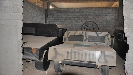 على طريقة روسيا.. داعش يعتمد آليات وهمية لخداع العدو! شاهد الصور صورة رقم 1