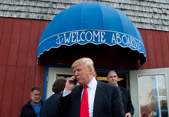 خطر التغريد.. هاتف ترامب يشغل المجتمع الامريكي والبيت الابيض صورة رقم 4