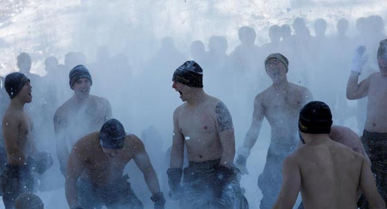  صور.. جنود أميركيون وكوريون جنوبيون يتحدون الثلوج بمرح! صورة رقم 2