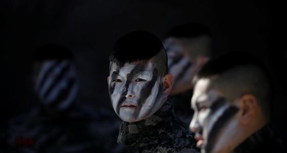  صور.. جنود أميركيون وكوريون جنوبيون يتحدون الثلوج بمرح! صورة رقم 3