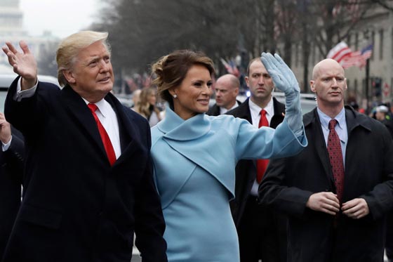 صور تثبت عدم استخدام الحارس الشخصي لترامب الايادي الاصطناعية! صورة رقم 6