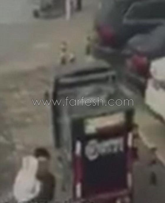 عرض ابنه للبيع لشراء سيارة فارهة لزوجته التي يرغب في طلاقها.. فيديو صورة رقم 3