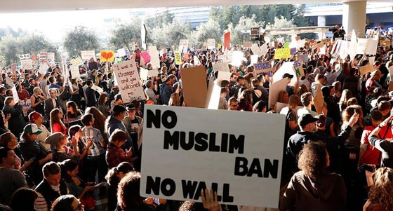 خلافا لقرار ترامب.. محكمة امريكية تأمر بدخول عالقين وعدم ترحيلهم صورة رقم 8