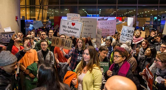 خلافا لقرار ترامب.. محكمة امريكية تأمر بدخول عالقين وعدم ترحيلهم صورة رقم 7