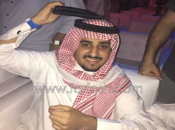شاب التقط عقال محمد عبده في حفلة جدة: قيمته لا تقل عن منديل ام كلثوم صورة رقم 1