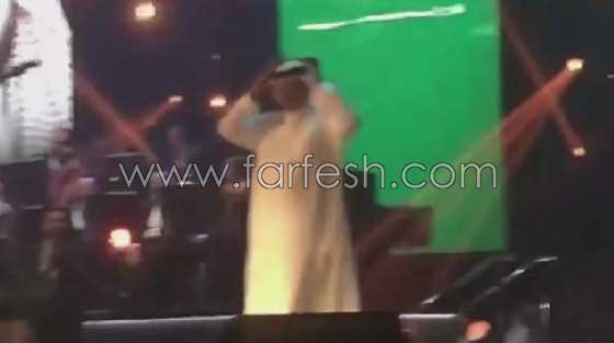 شاب التقط عقال محمد عبده في حفلة جدة: قيمته لا تقل عن منديل ام كلثوم صورة رقم 3
