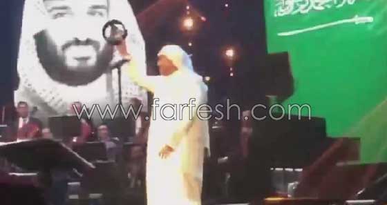 شاب التقط عقال محمد عبده في حفلة جدة: قيمته لا تقل عن منديل ام كلثوم صورة رقم 5
