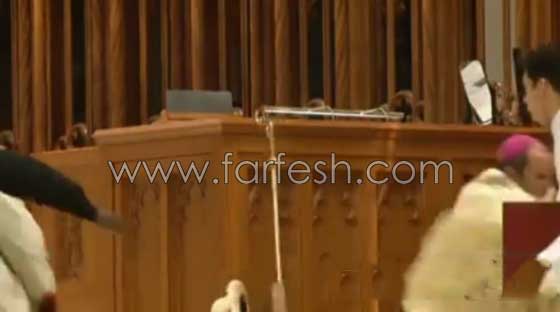 ما السبب الذي دفع هذا الرجل الى تسديد لكمة قوية لقس في الكنيسة؟ صورة رقم 7