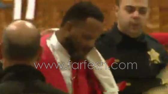 ما السبب الذي دفع هذا الرجل الى تسديد لكمة قوية لقس في الكنيسة؟ صورة رقم 11