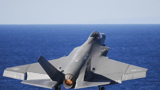 فضيحة.. لماذا تلامس رؤوس طياري F-35 سقف الطائرة وخوذتهم تترنح؟! صورة رقم 4