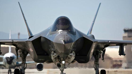 فضيحة.. لماذا تلامس رؤوس طياري F-35 سقف الطائرة وخوذتهم تترنح؟! صورة رقم 5