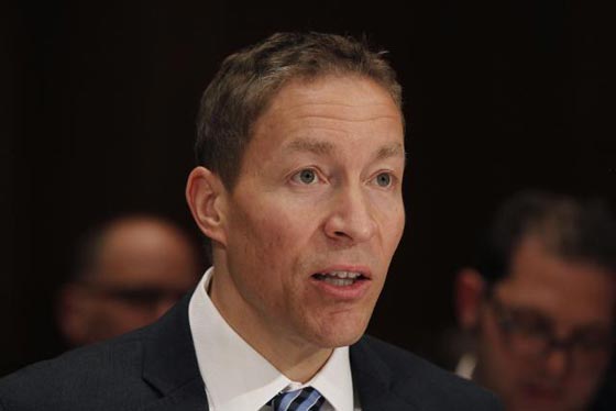 اقالات بالجملة لمسؤولين امريكيين رفضوا تنفيذ اوامر حظر دخول اللاجئين صورة رقم 7