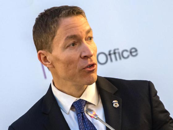 اقالات بالجملة لمسؤولين امريكيين رفضوا تنفيذ اوامر حظر دخول اللاجئين صورة رقم 1