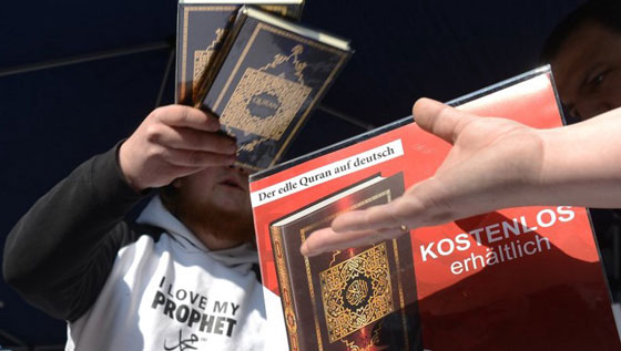 ألمانيا تسعى لدفن عشرات الآلاف من نسخ القرآن المترجمة في الصحراء! صورة رقم 3